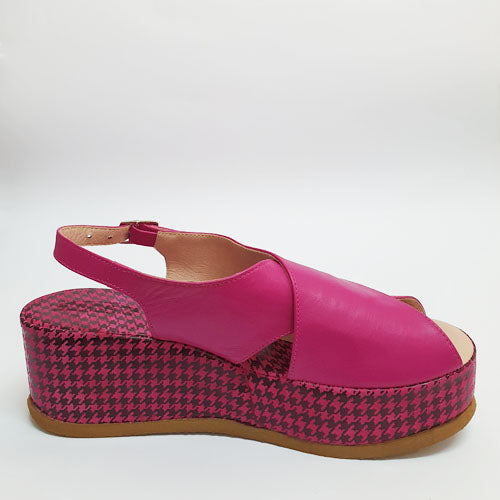 501 medium fuchsia